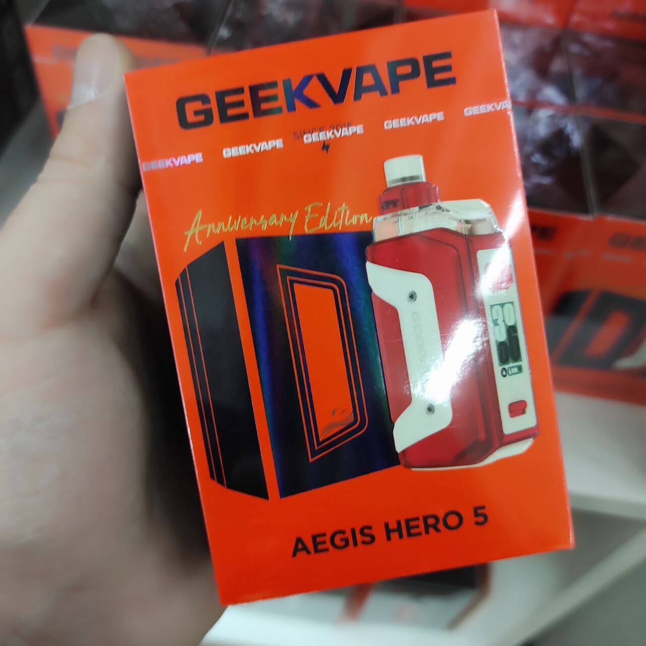 Кликните для увеличения изображения Geek Vape Aegis Hero 5 Red White (Красно Белый), изображение 2